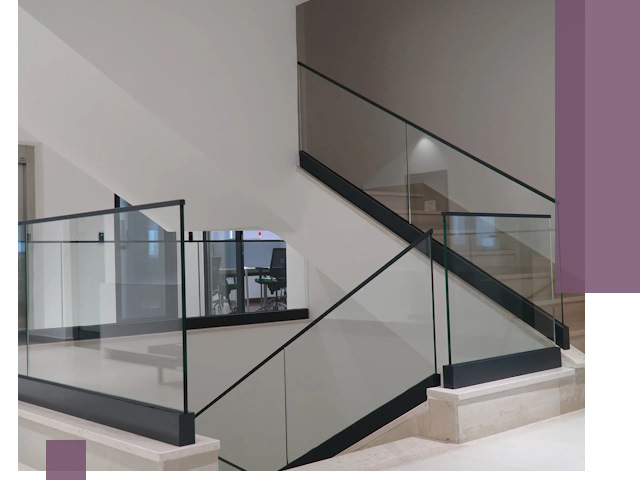 Стеклянные перила премиум-класса с установкой в Черногорске