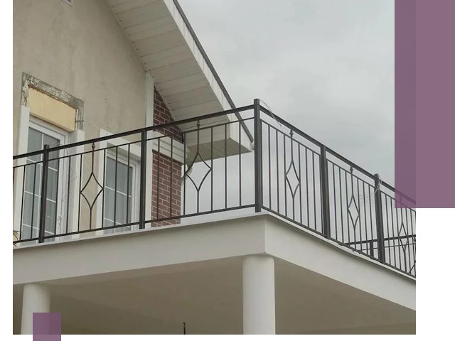 Изготовление балконных ограждений в Черногорске из металла и стекла