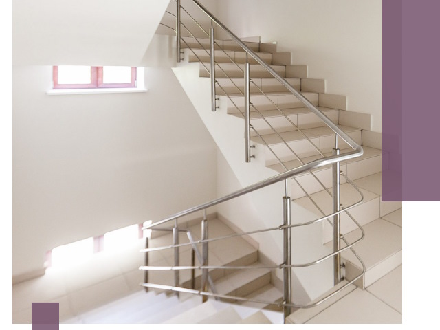 Установка и замена перил в подъезде в Черногорске