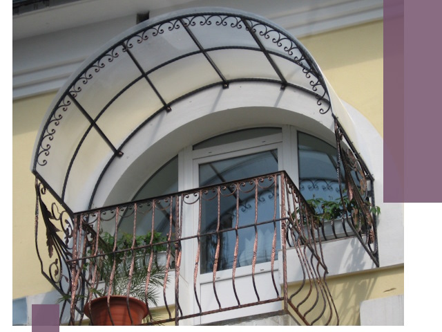 Козырьки над балконом в Черногорске — изготовление и монтаж