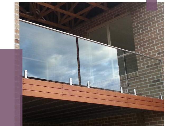 Стеклянные парапеты на крыше и террасе в Черногорске от 11483 руб. | ПРОЛЁТ-Чрн